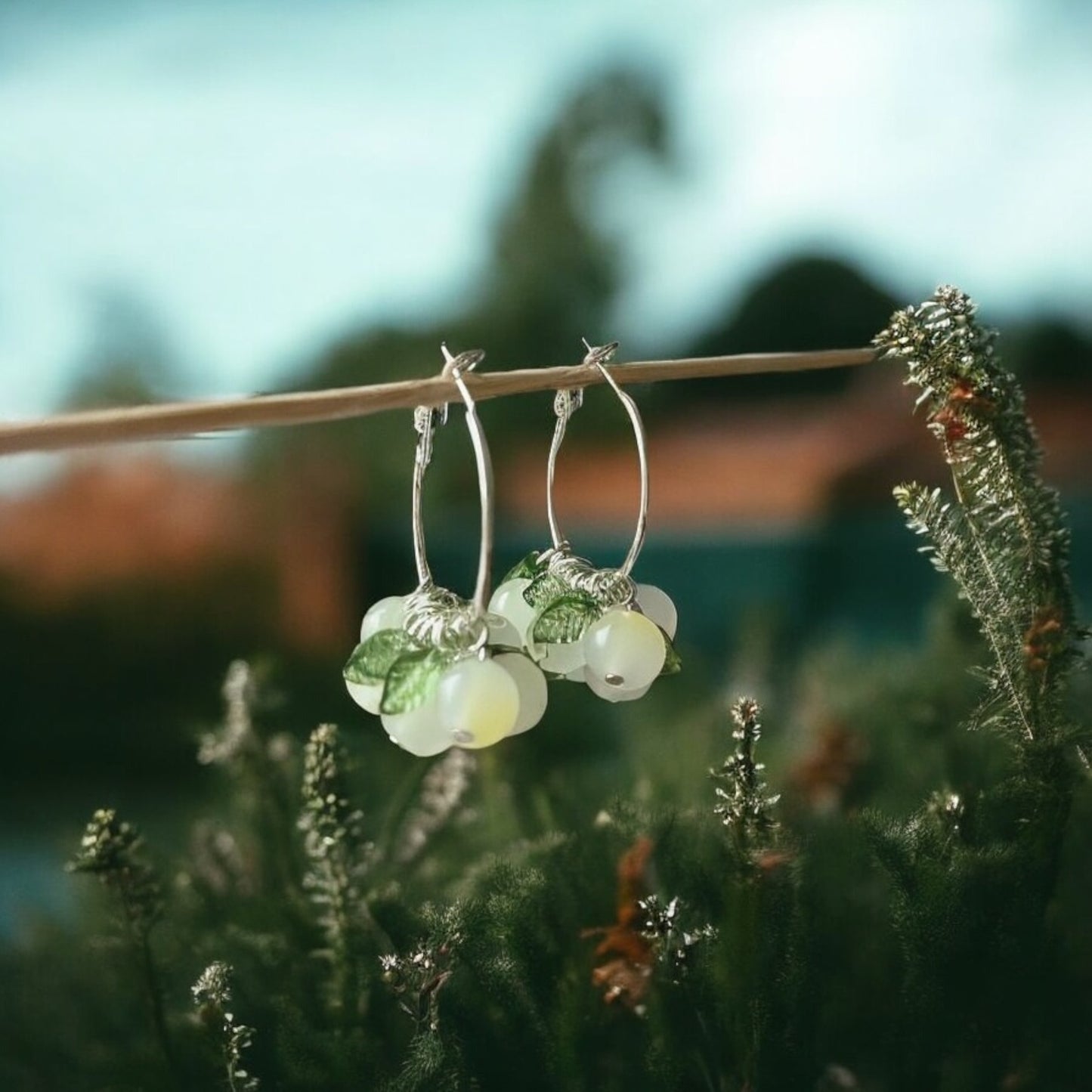 Whitecurrant Loop earrings