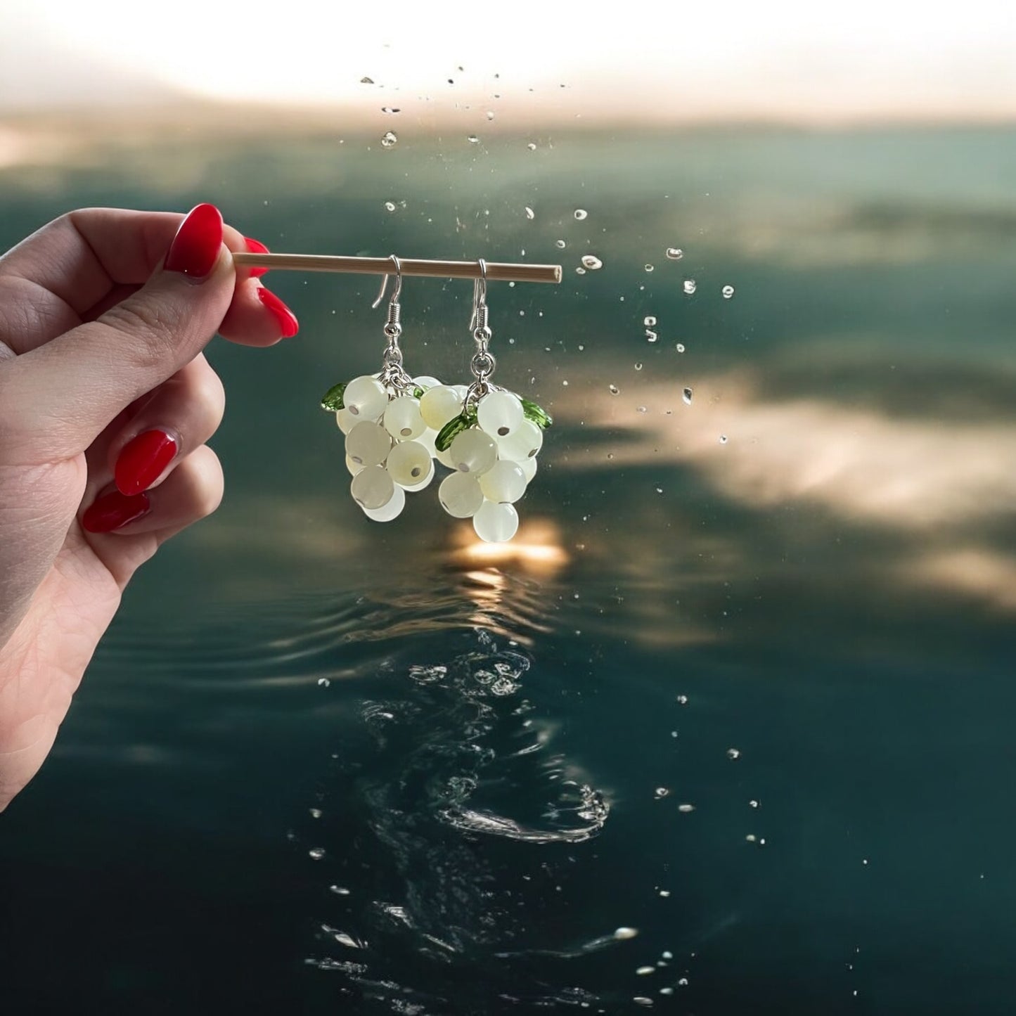 Whitecurrant M earrings